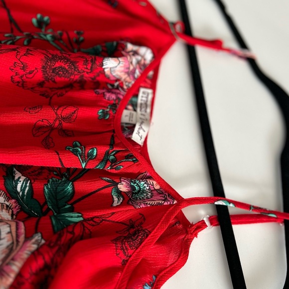 Statement open shoulder floral ruffled sleeve top - Picture 4 of 4